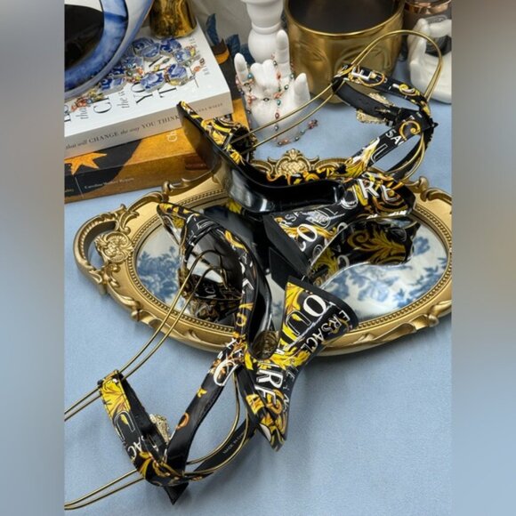 🆕 VERSACE JEANS COUTURE 🧿 NWOB Logo Couture Kirsten Heeled Sandals, Black Sz 7 - Picture 11 of 16